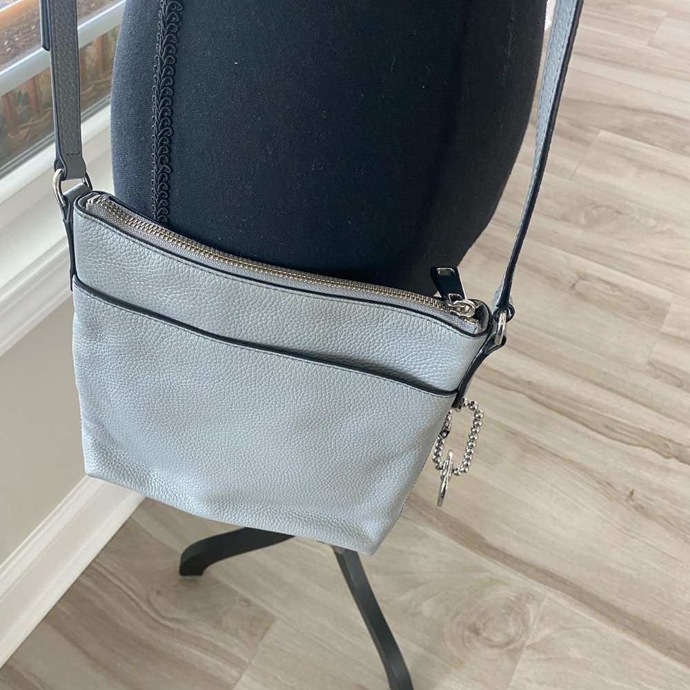 Marc Jacob’s Gray pebbled Leather Crossbody Bag - Picture 11 of 13